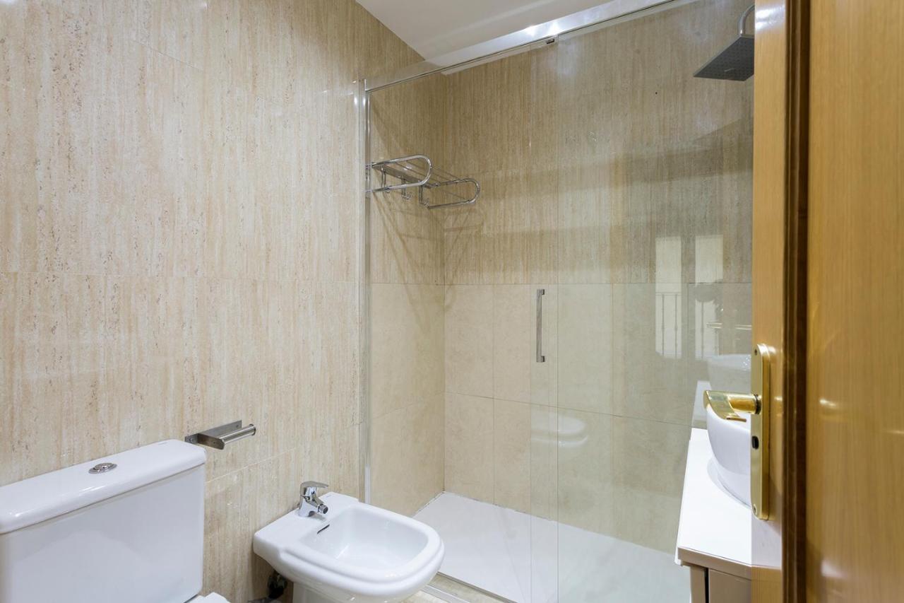 Amazing Apartment In Huertas Madrid Exterior foto